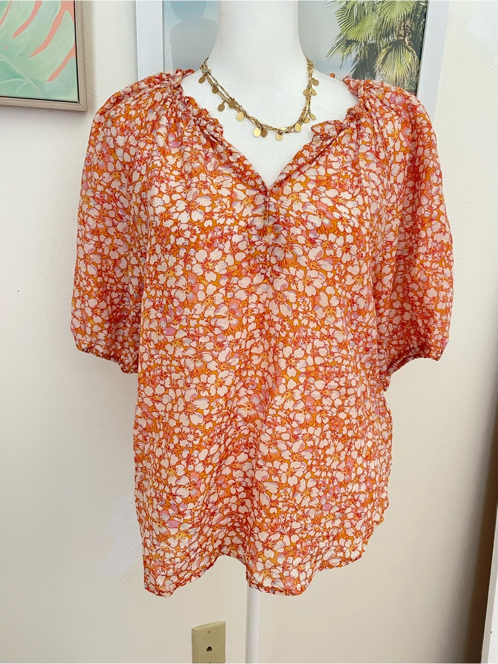 Xirena Jules Short Puff Sleeve Blouse Top in Floral Marigold Orange Small - Picture 3 of 7